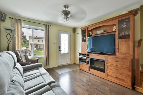 Living Room - 8377 Rue Marius-Barbeau, Laval (Saint-François), QC - Indoor Photo Showing Living Room