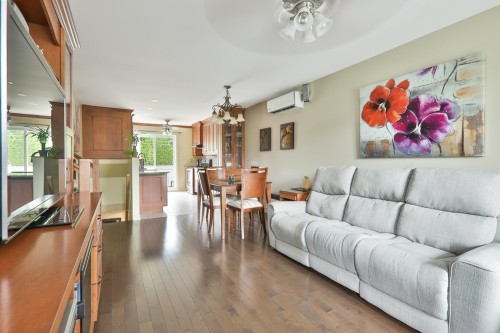 Overall view - 8377 Rue Marius-Barbeau, Laval (Saint-François), QC - Indoor Photo Showing Living Room