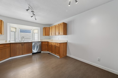 1172 Kamwood Place, Kamloops, BC - Indoor Photo Showing Kitchen