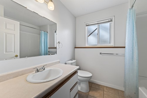 1172 Kamwood Place, Kamloops, BC - Indoor Photo Showing Bathroom