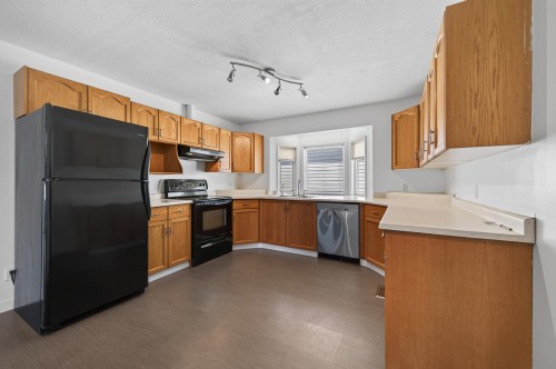 1172 Kamwood Place, Kamloops, BC - Indoor Photo Showing Kitchen