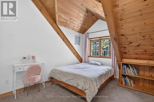 19 Kingfisher Crescent, Tiny, ON - Indoor Photo Showing Bedroom
