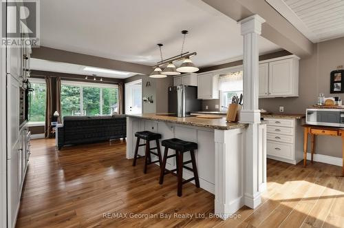 ISLAND - 4 Moore Avenue, Tay, ON - Indoor Photo Showing Kitchen With Upgraded Kitchen