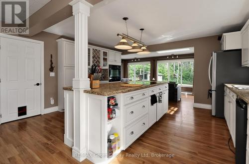 ISLAND - 4 Moore Avenue, Tay, ON - Indoor Photo Showing Kitchen