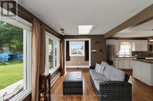 SUNROOM - 4 Moore Avenue, Tay, ON - Indoor