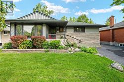 879 PLEASANT PARK ROAD  Ottawa, ON K1G 1Z1