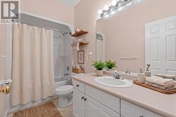 Main Bathroom - 