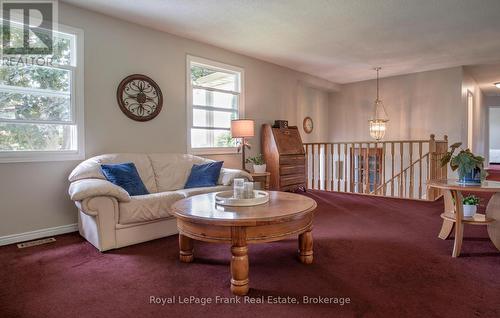 53 Williams Point Road, Scugog, ON - Indoor Photo Showing Living Room