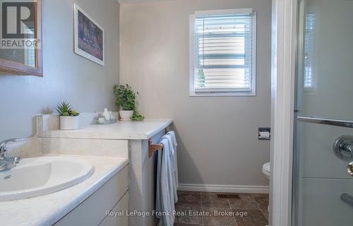 53 Williams Point Road, Scugog, ON - Indoor Photo Showing Bathroom