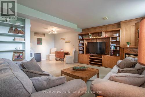 53 Williams Point Road, Scugog, ON - Indoor Photo Showing Living Room
