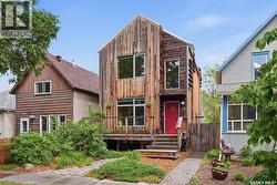 518 G AVENUE S  Saskatoon, SK S7M 1V6