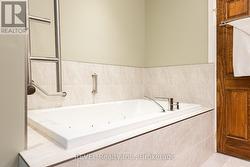 Main Level ensuite ...ahhhh! - 