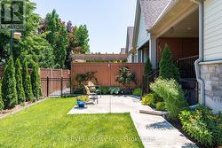 Fully fenced garden/patio - 