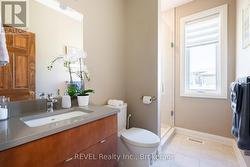 Main floor 3pc bath to service front bedroom - 