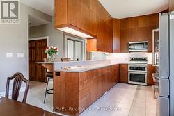 Wonderful kitchen cabinets with tons of space - 
