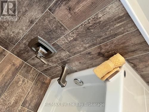 Main Floor 4 Piece Bathroom - 2 Birchmount Circle, Wasaga Beach, ON 
