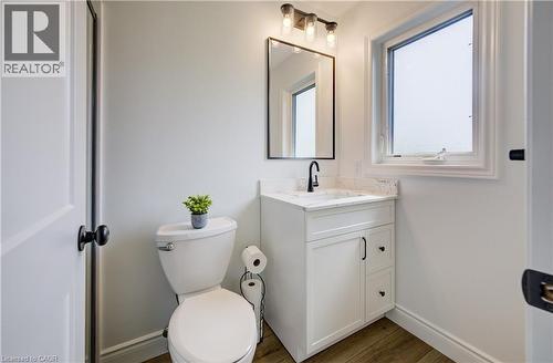 464 Northlake Drive, Waterloo, ON - Indoor Photo Showing Bathroom