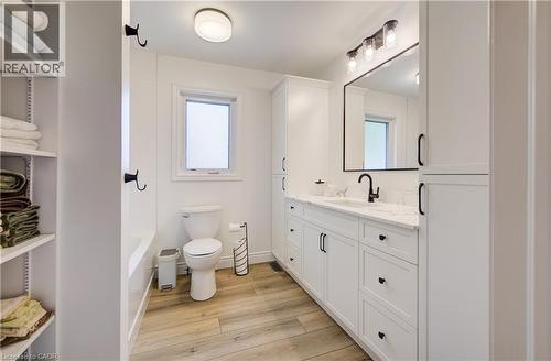 464 Northlake Drive, Waterloo, ON - Indoor Photo Showing Bathroom