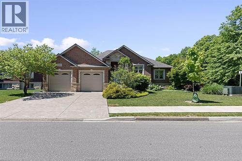 2203 ROXBOROUGH  Windsor, ON N9E 2Z7