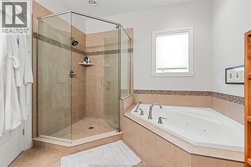 2203 Roxborough, Windsor, ON 