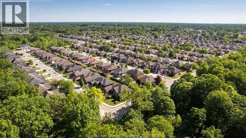 2203 Roxborough, Windsor, ON 