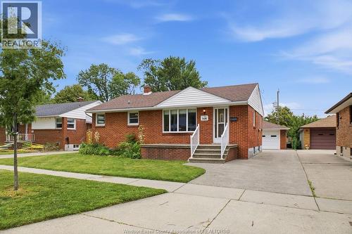 1156 ESDRAS  Windsor, ON N8S 2N4