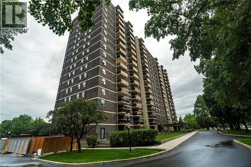 966 INVERHOUSE Drive Unit# 802  Mississauga, ON L5J 4B6