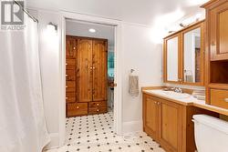 Primary bedroom has access to 4-piece bathroom - 