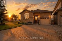 392 BAMBURGH WAY Ottawa, ON K2J 6A6