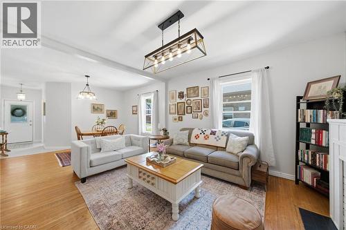 112 Sydenham Street, Brantford, ON - Indoor Photo Showing Living Room