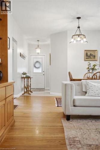 112 Sydenham Street, Brantford, ON - Indoor Photo Showing Living Room