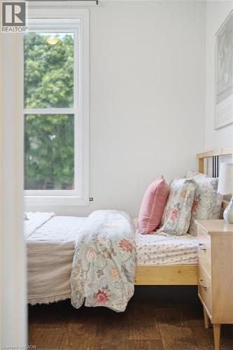 112 Sydenham Street, Brantford, ON - Indoor Photo Showing Bedroom