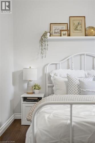 112 Sydenham Street, Brantford, ON - Indoor Photo Showing Bedroom