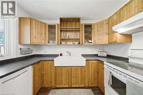 112 Sydenham Street, Brantford, ON - Indoor Photo Showing Kitchen