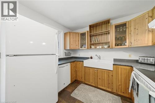 112 Sydenham Street, Brantford, ON - Indoor Photo Showing Kitchen