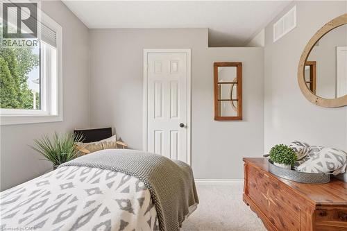 Light-filled room featuring neutral wall tones, white trim, and a window with blinds - 2089 Broadleaf Crescent, Burlington, ON 