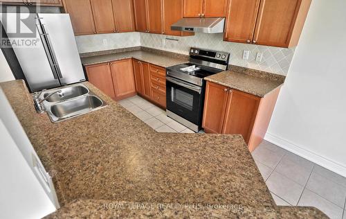 3877 Stardust Drive, Mississauga, ON - Indoor Photo Showing Kitchen With Double Sink
