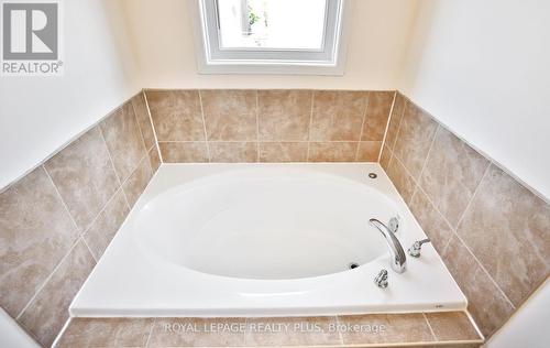 3877 Stardust Drive, Mississauga, ON - Indoor Photo Showing Bathroom