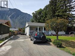 621 10th Avenue  Keremeos, BC V0X 1N3