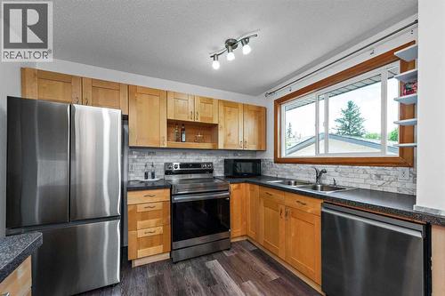 16 Rundleson Way Ne, Calgary, AB 
