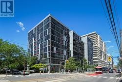 1002 - 60 BATHURST STREET  Toronto, ON M5V 2P4
