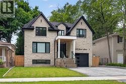 1438 GARNET Avenue  Mississauga, ON L5G 4C6