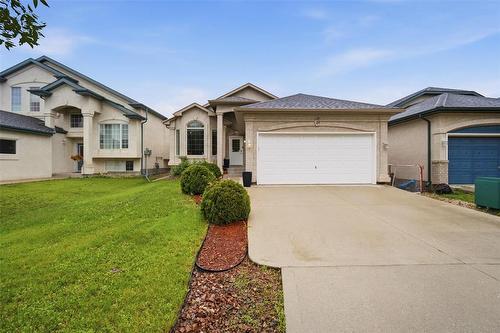 19 Pentonville Crescent  Winnipeg, MB R2N 4N2