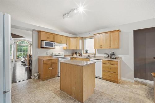 19 Pentonville Crescent, Winnipeg, MB 