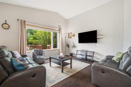 Family Room - 19 Pentonville Crescent, Winnipeg, MB 
