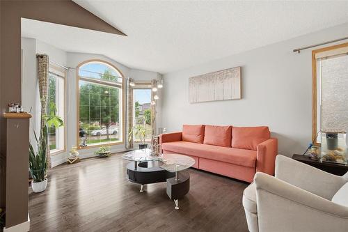 Living Room - 19 Pentonville Crescent, Winnipeg, MB 