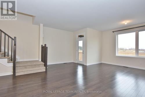 Living Room / Dining Room - 30 Rookie Crescent, Ottawa, ON 