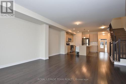 Living Room / Dining Room - 30 Rookie Crescent, Ottawa, ON 