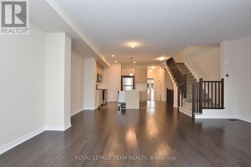 Living Room / Dining Room - 30 Rookie Crescent, Ottawa, ON 