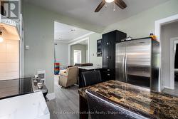 Granny suite kitchen - 